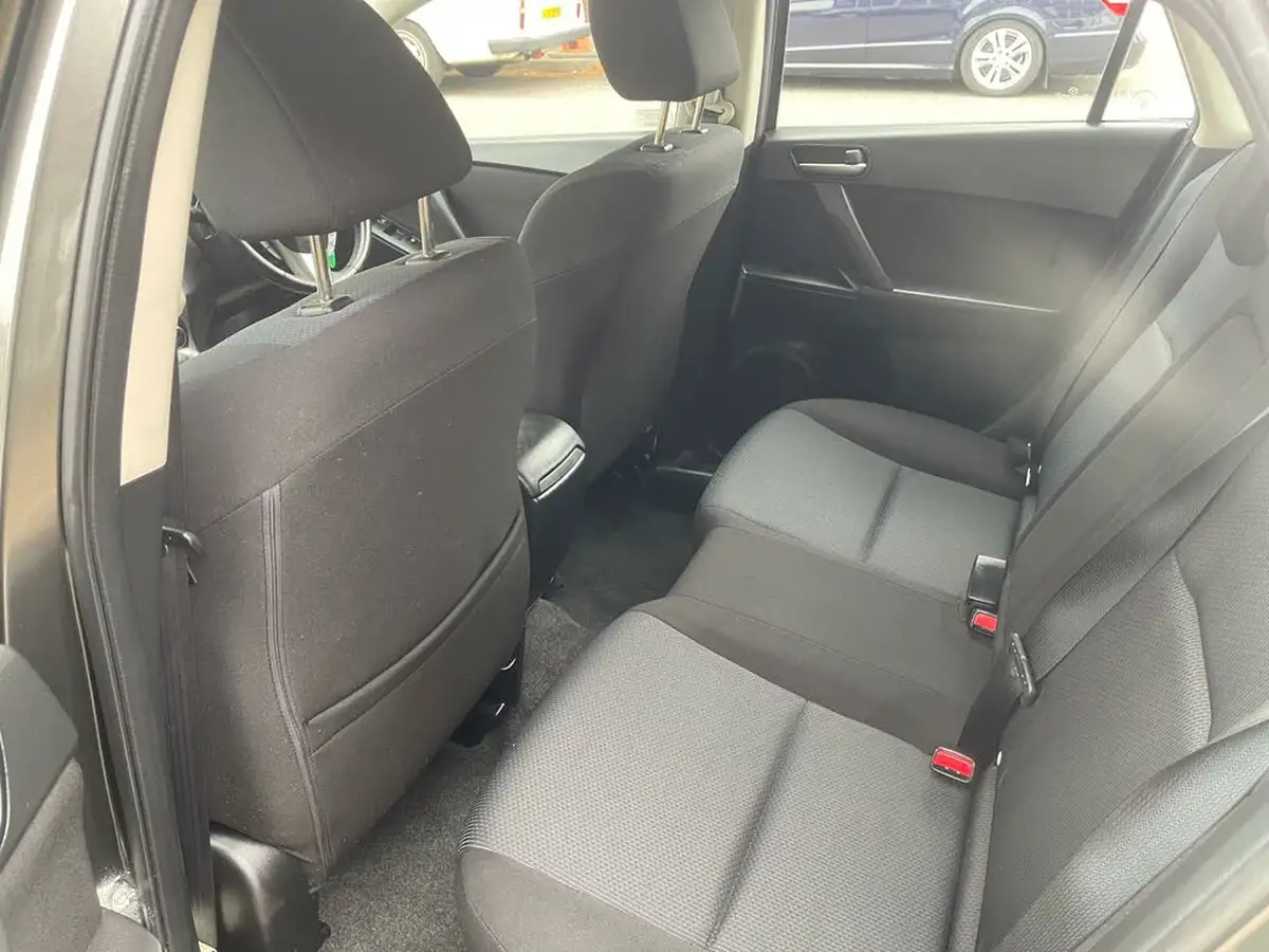 2010-mazda-mazda3-20-ts2-big-12