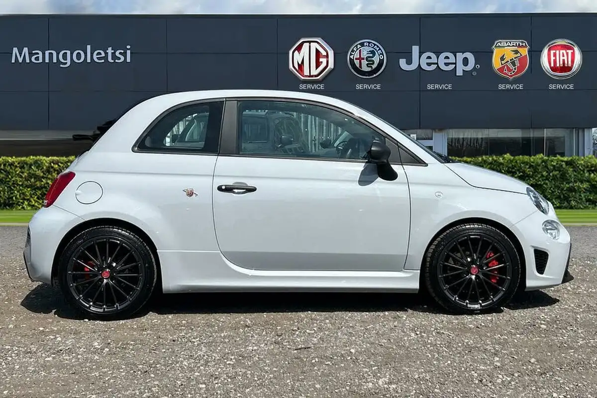 2023-abarth-695c-14-tjet-competizione-big-3