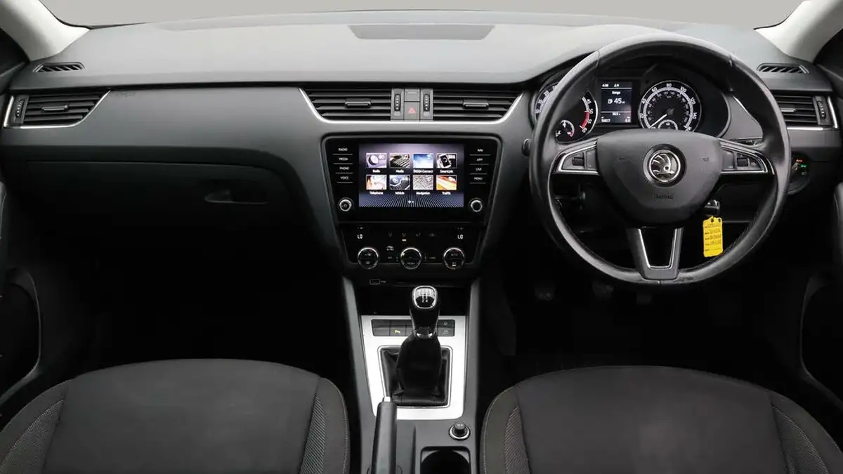 2020-skoda-octavia-16tdi-se-technology-estate-big-13