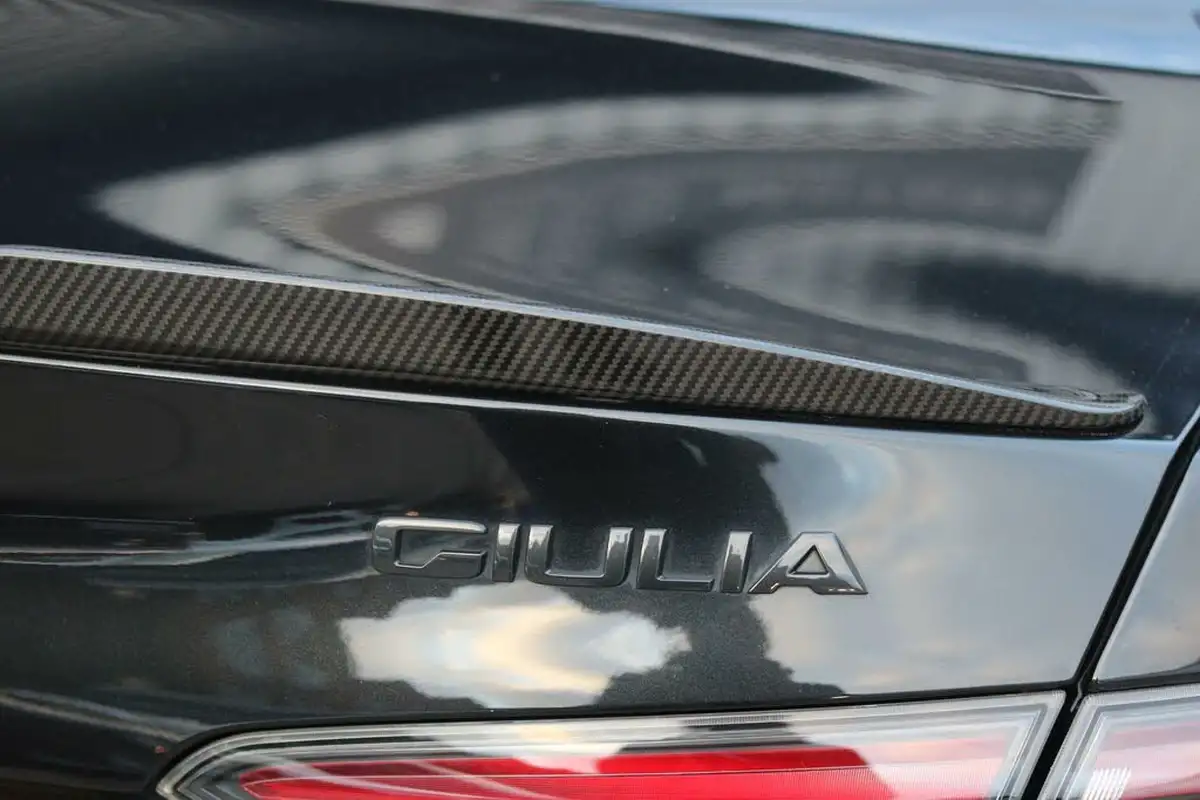 2020-alfa-romeo-giulia-29-biturbo-quadrifoglio-big-8