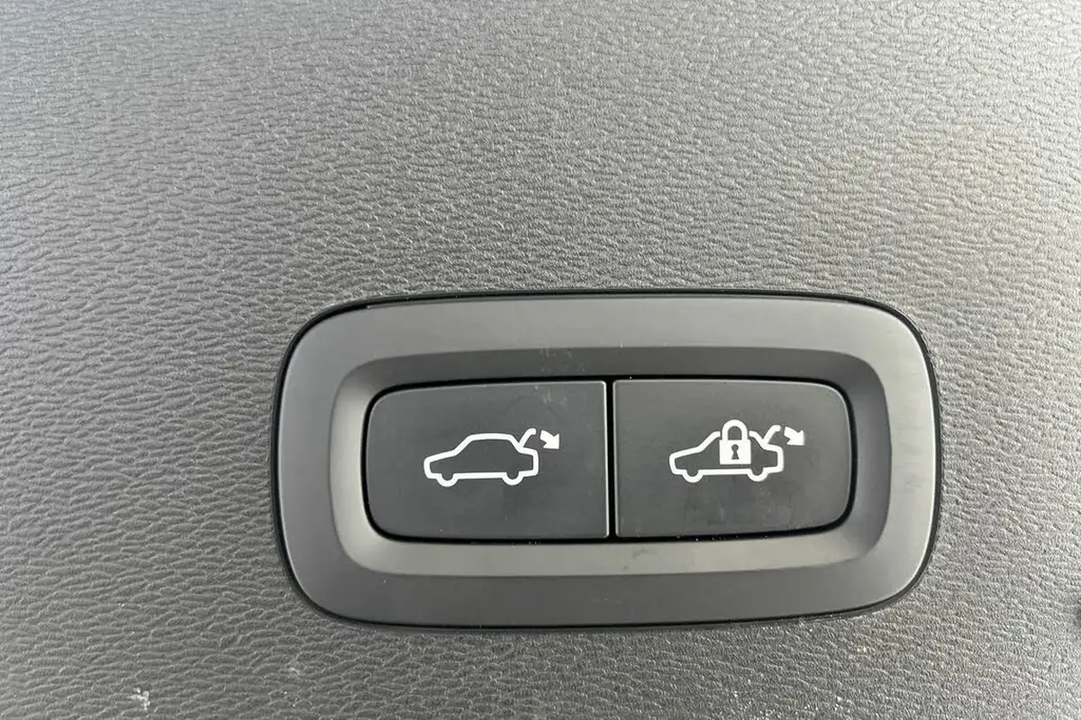 2022-volvo-c40-e-twin-recharge-pro-big-24