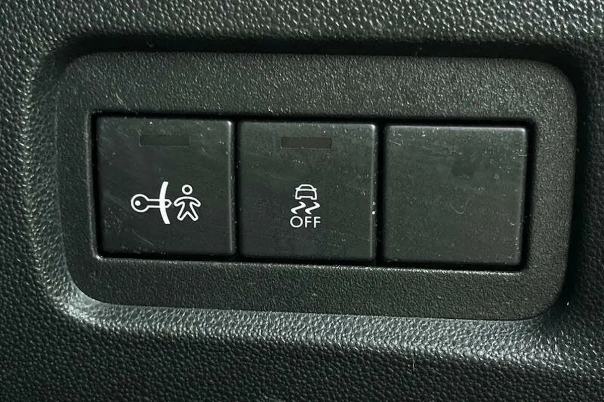 2015-citroen-c3-12-selection-big-22