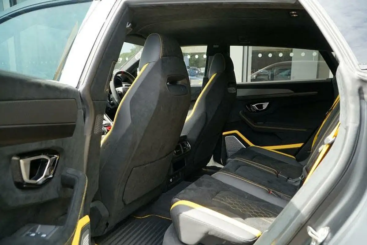 2023-lamborghini-urus-40-no-trim-big-18