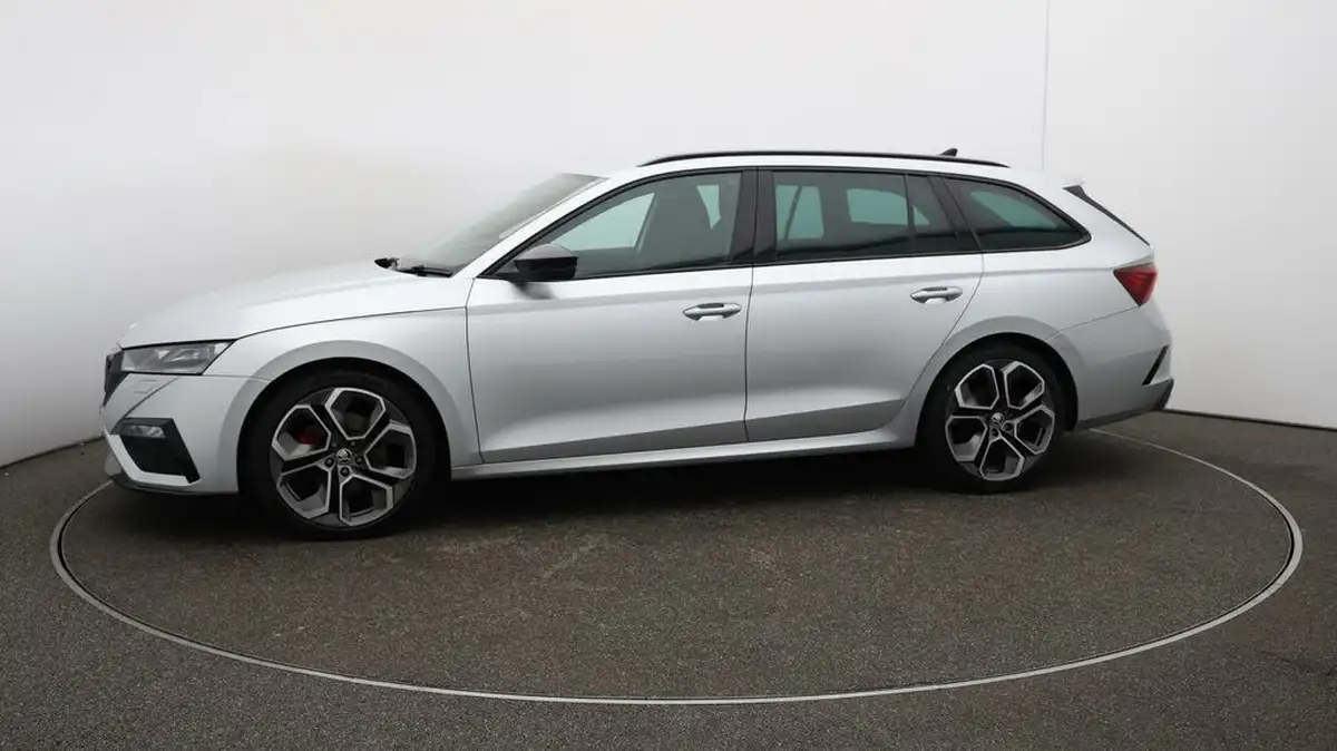 2021-skoda-octavia-20tdi-vrs-estate-big-66