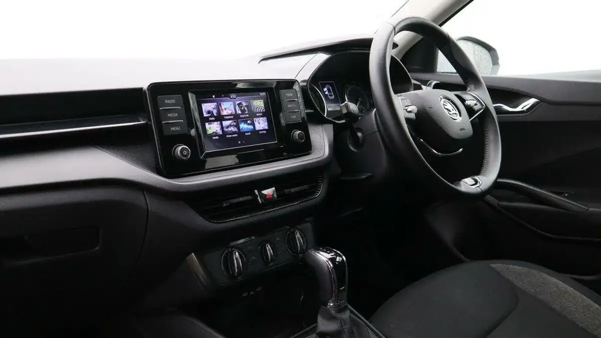2023-skoda-fabia-10-tsi-se-comfort-109ps-dsg-big-2