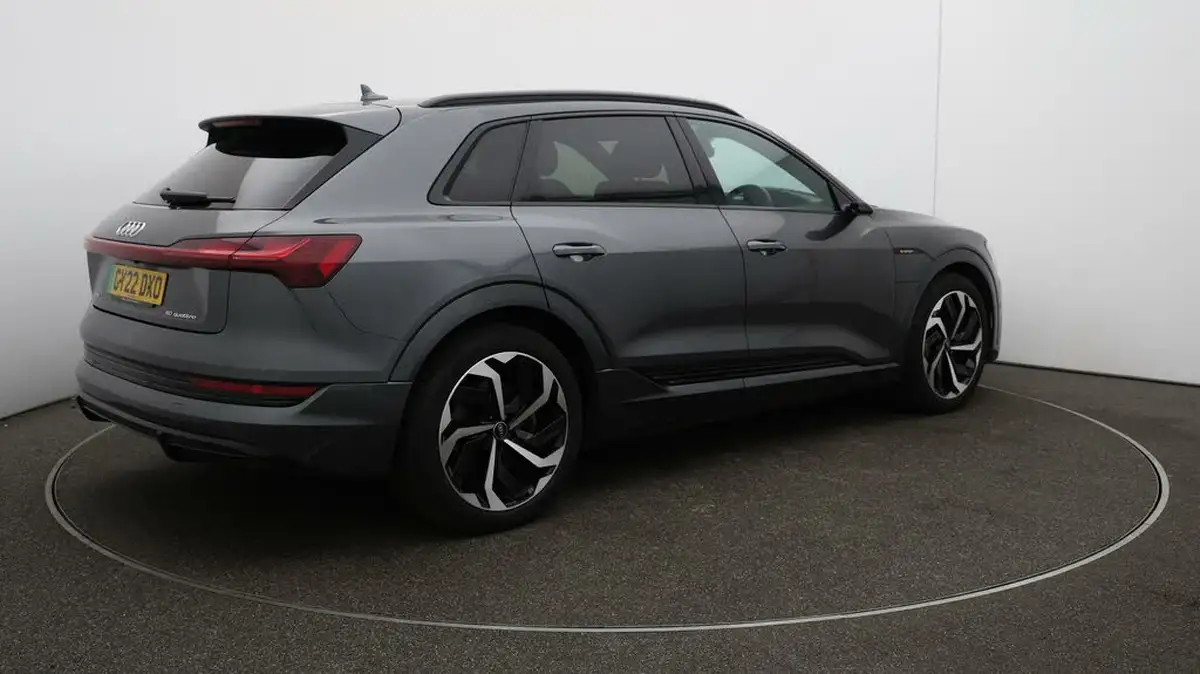 2022-audi-e-tron-50e-black-edition-station-wagon-big-53