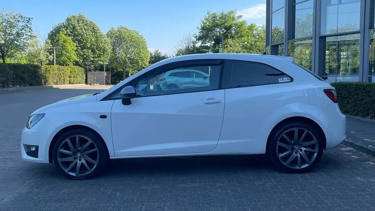 2015-seat-ibiza-12-fr-sportcoupe-3d-big-4