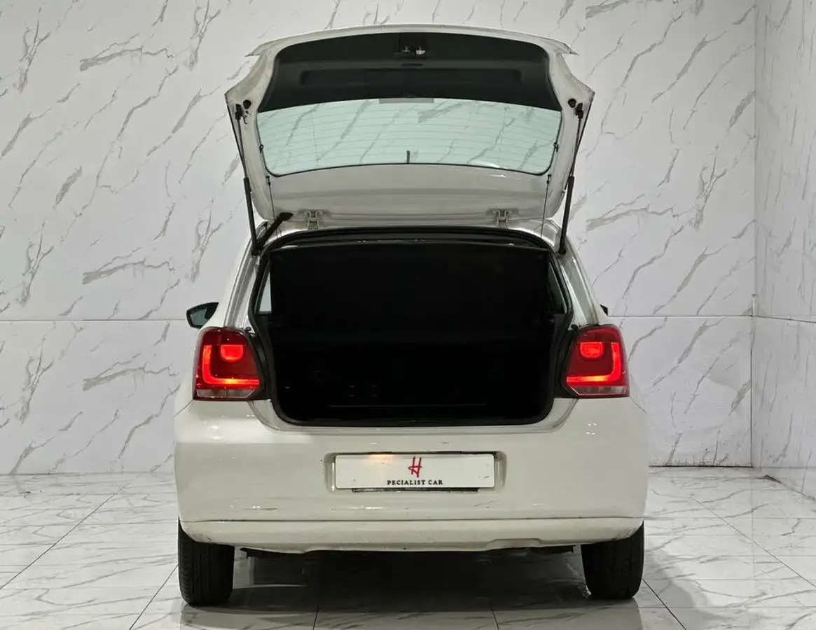2011-volkswagen-polo-12-s-3d-big-18