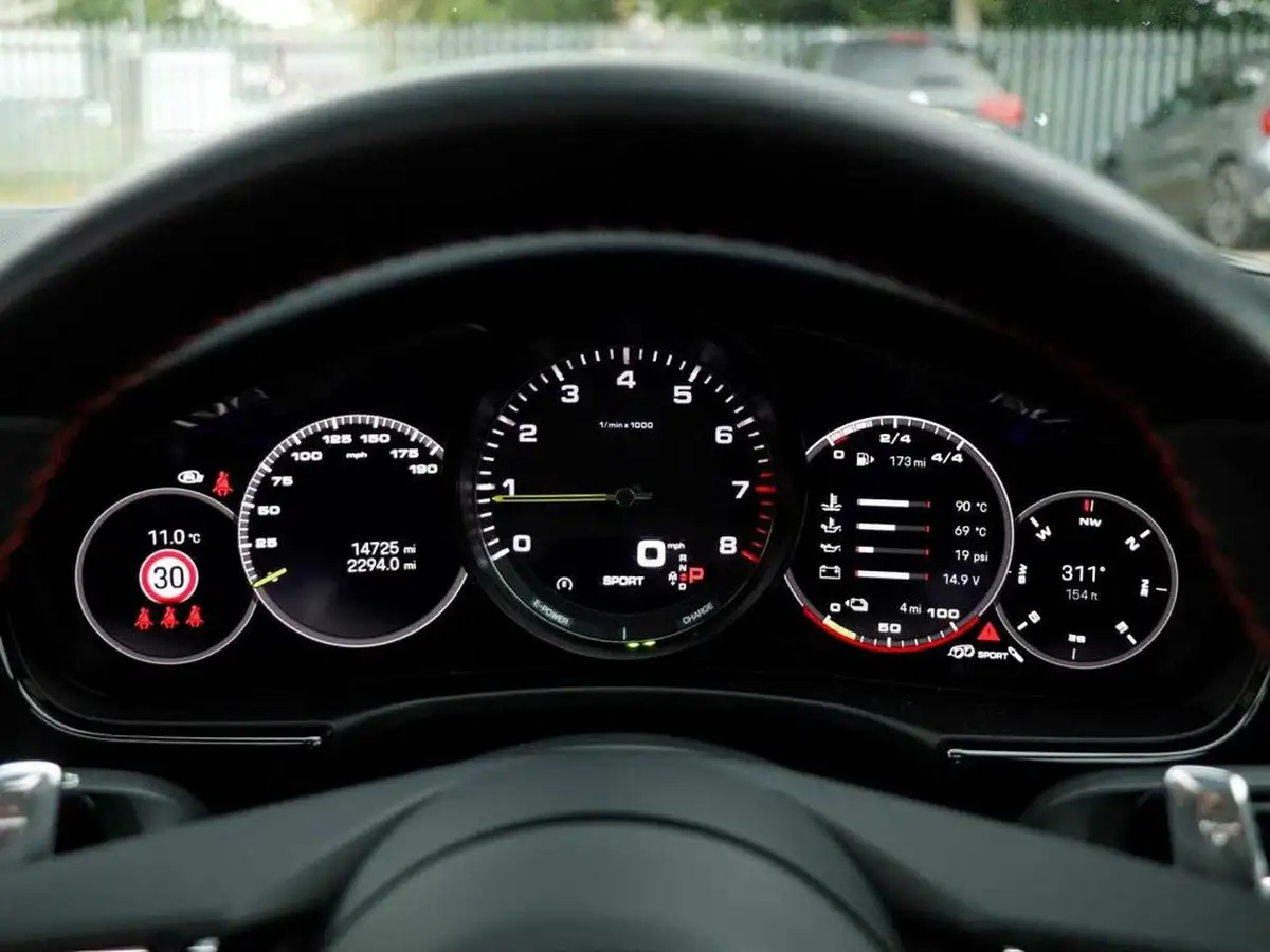 2023-porsche-panamera-30-4-e-hybrid-hatchback-big-12