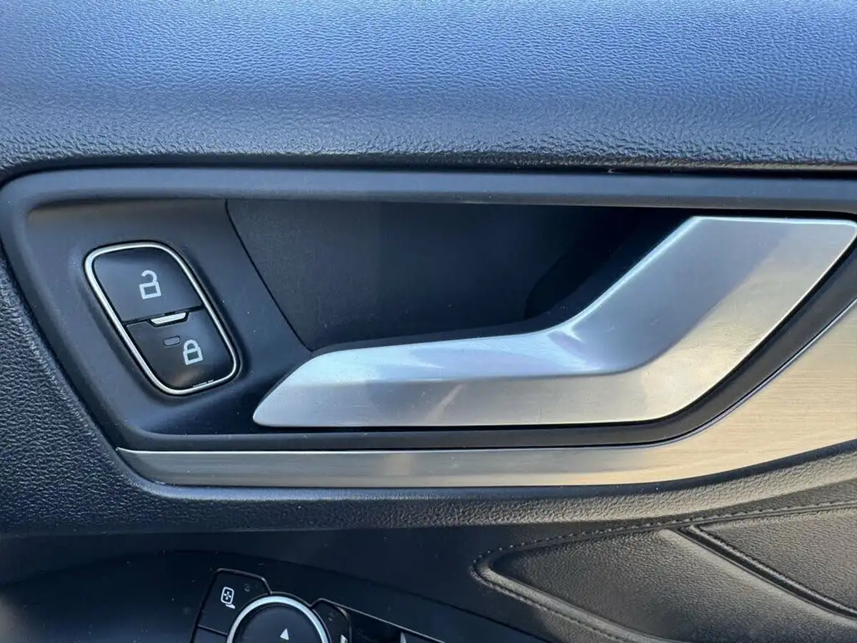 2020-ford-focus-10t-titanium-hatchback-auto-big-47