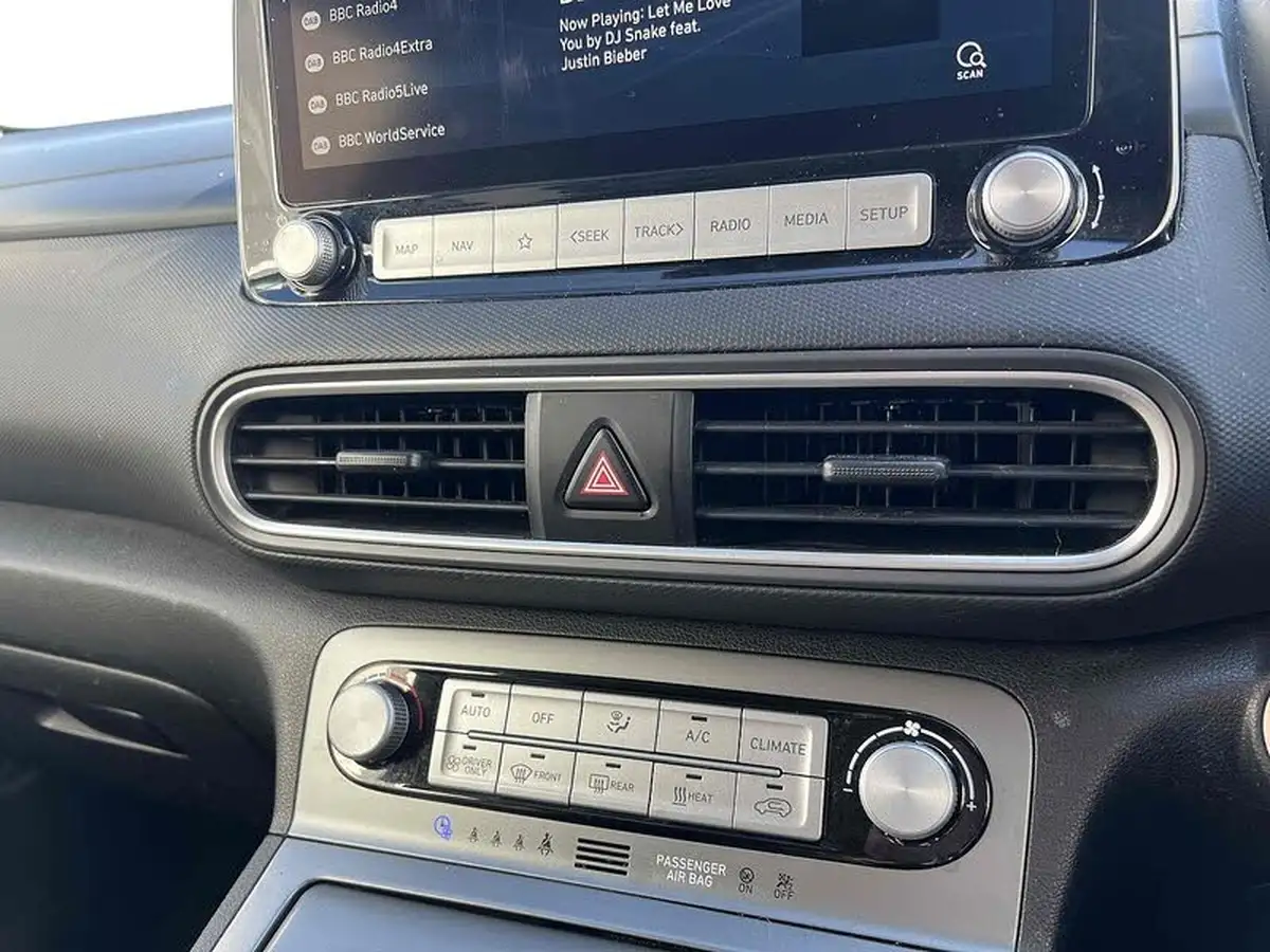 2020-hyundai-kona-e-premium-204ps-big-44