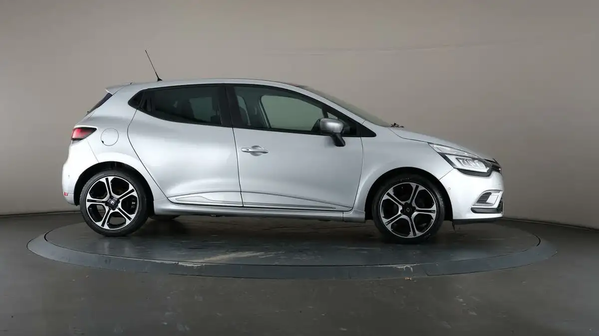 2018-renault-clio-15dci-signature-nav-90bhp-big-59
