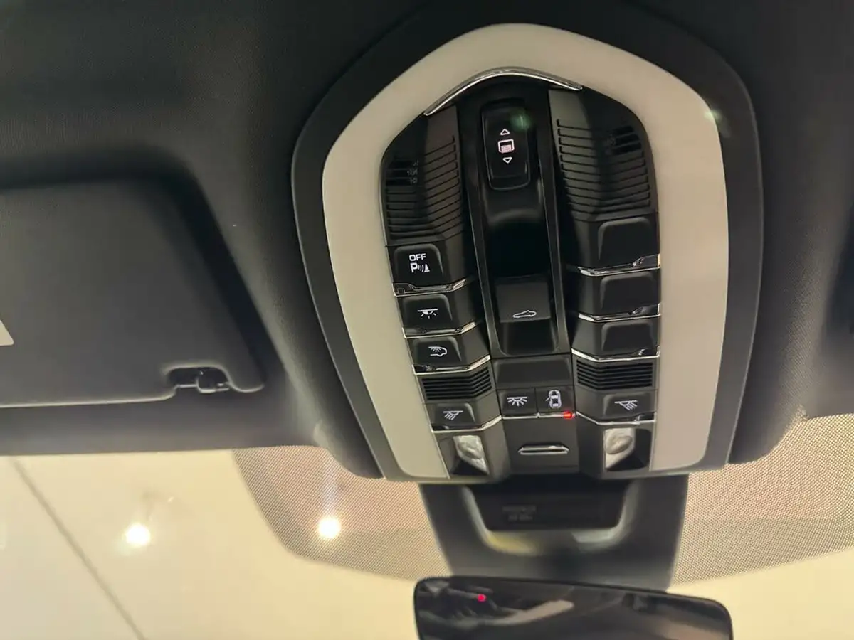 2018-porsche-macan-big-36