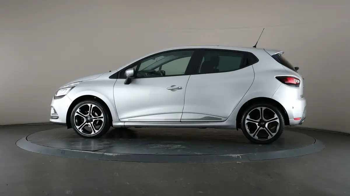 2018-renault-clio-15dci-signature-nav-90bhp-big-35