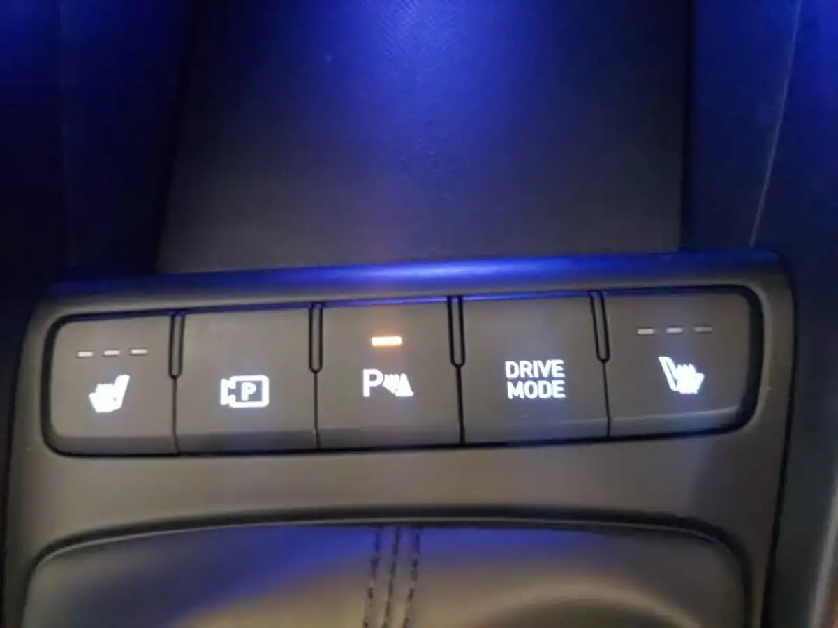 2024-hyundai-bayon-10-t-gdi-premium-100ps-two-tone-roof-big-17