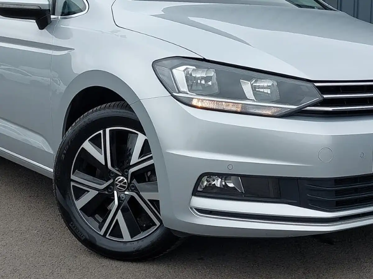 2020-volkswagen-touran-15-tsi-sel-dsg-big-8