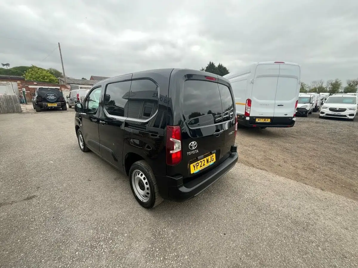 2022-toyota-proace-city-15d-active-big-5