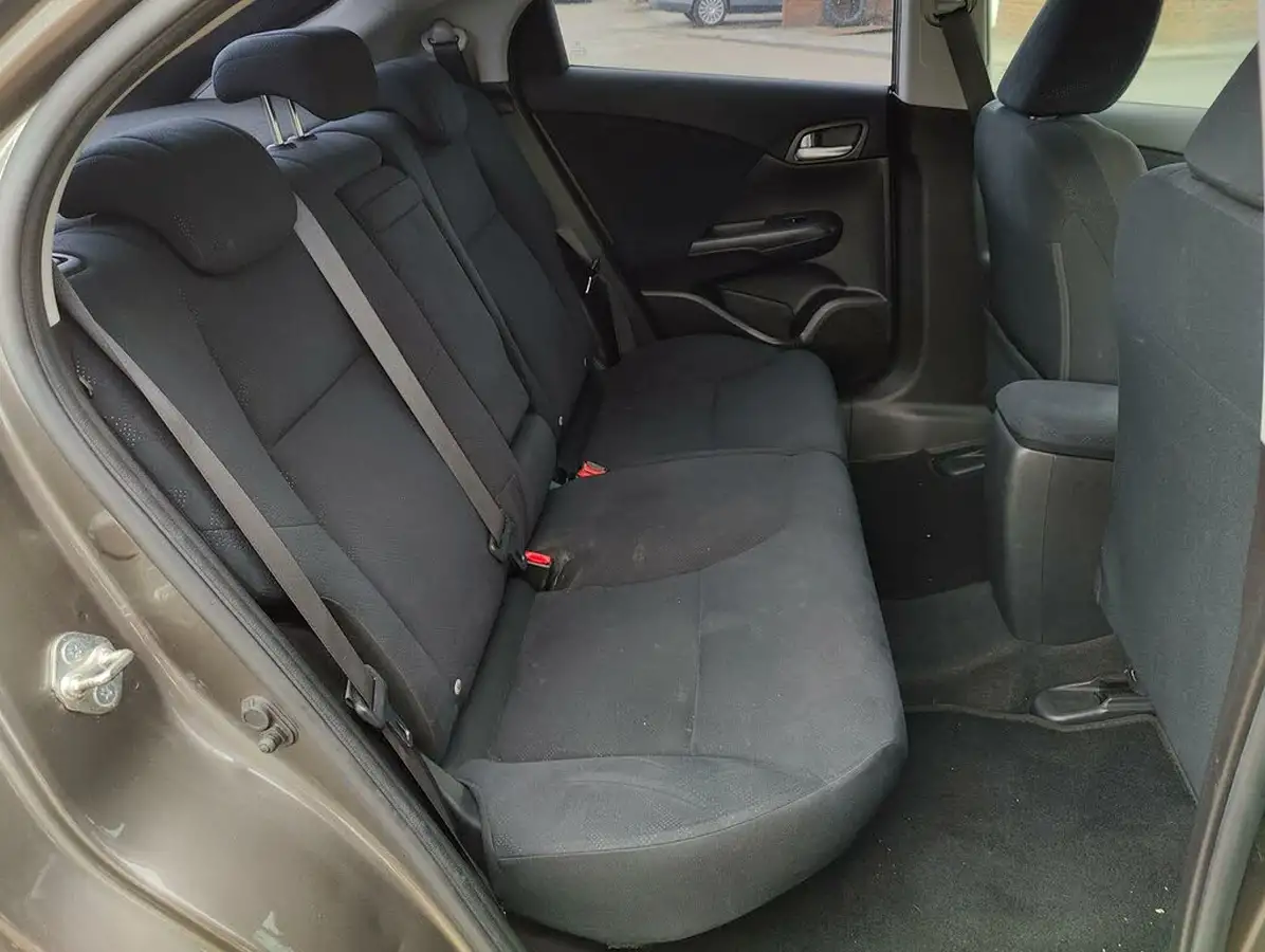 2013-honda-civic-16td-es-big-12