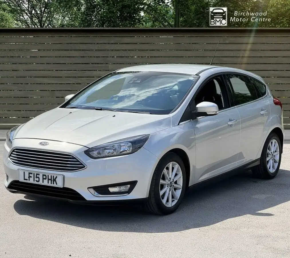 2015-ford-focus-10-titanium-t-125ps-hatchback-big-2