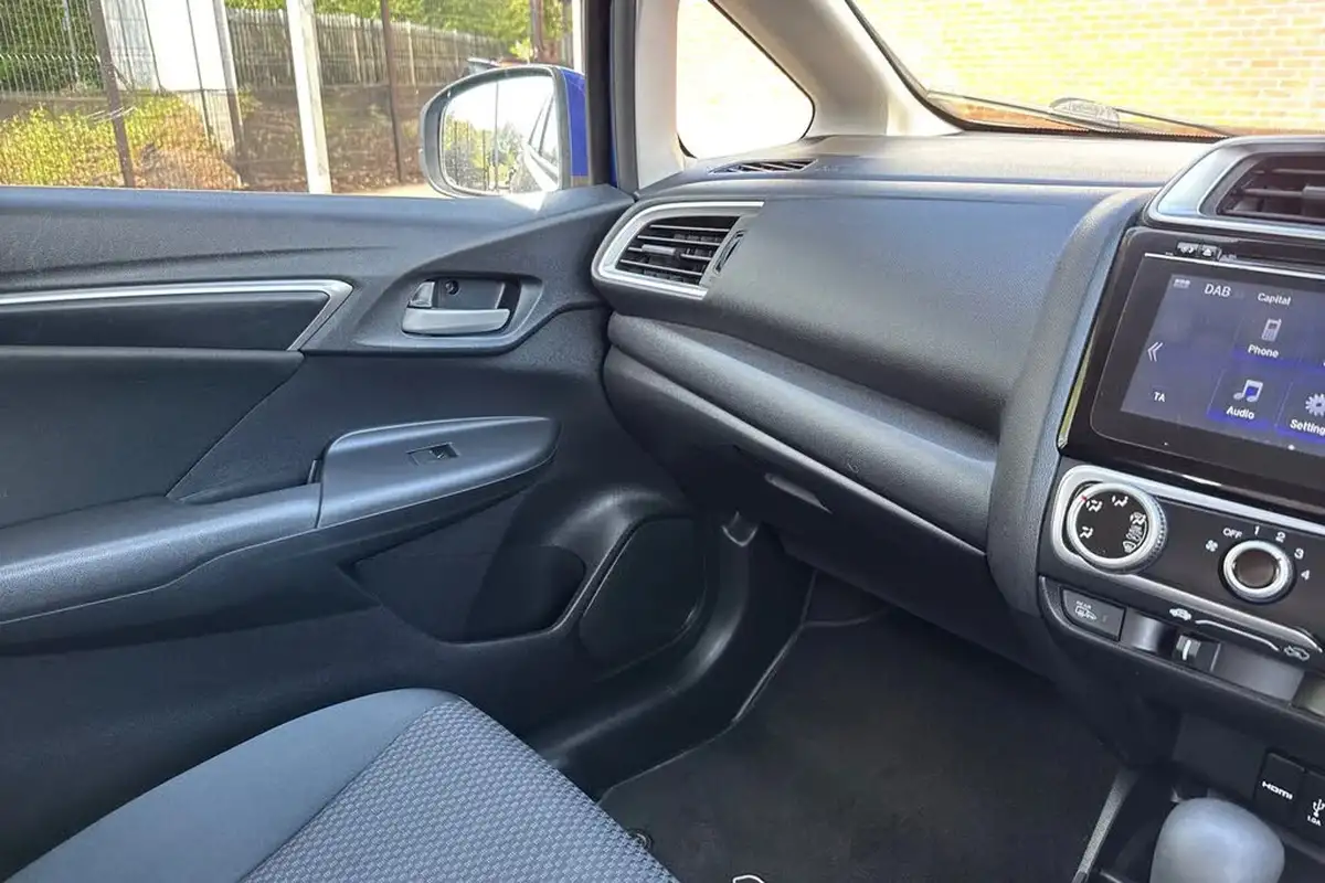 2019-honda-jazz-13-i-vtec-se-cvt-big-35