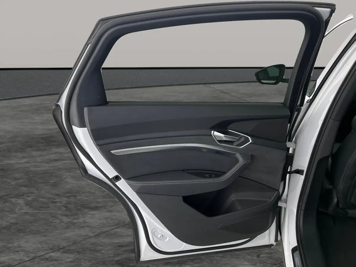 2021-audi-e-tron-55e-s-line-sportback-big-16