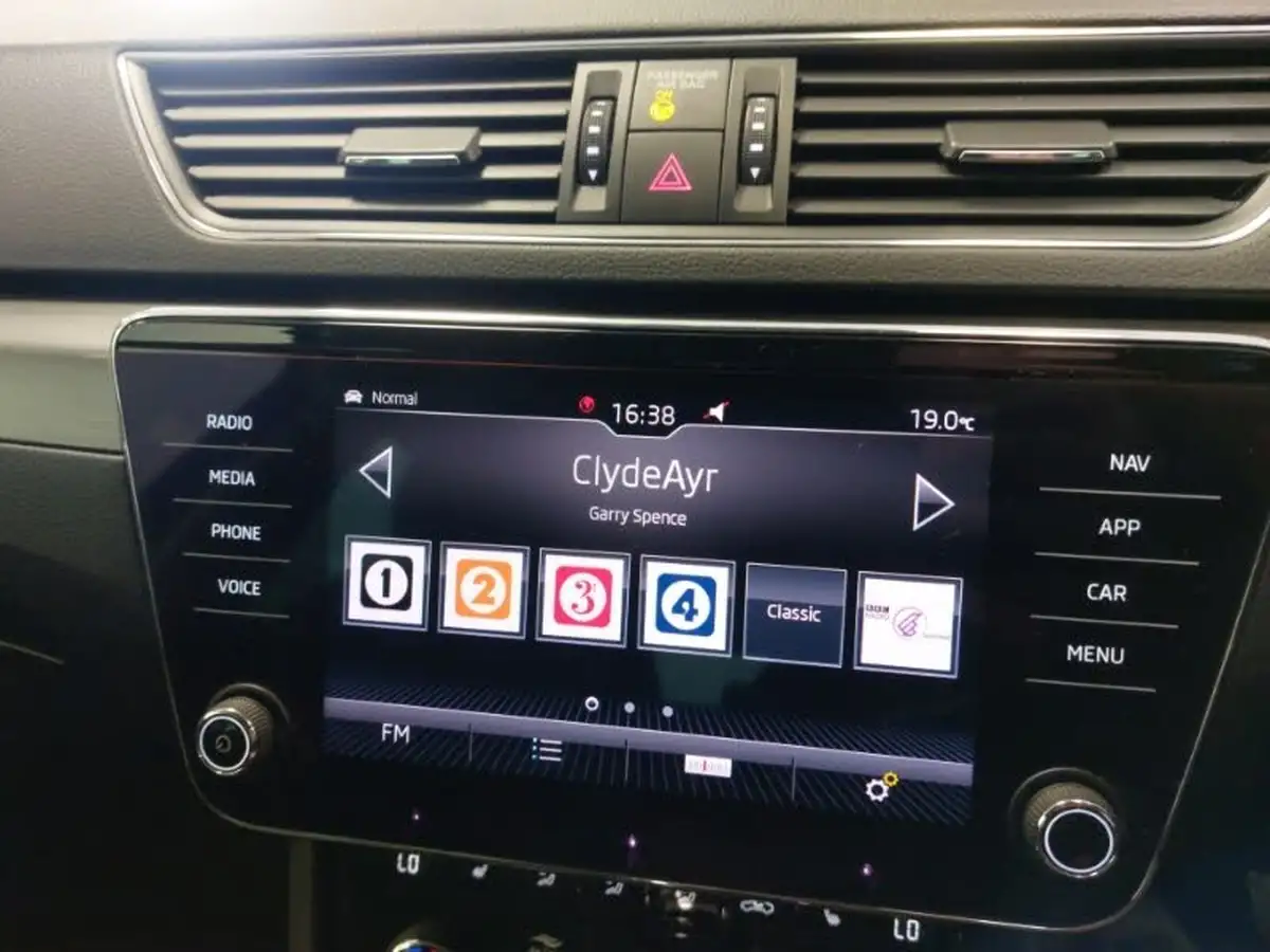 2020-skoda-superb-20tdi-se-l-150ps-estate-dsg-big-15