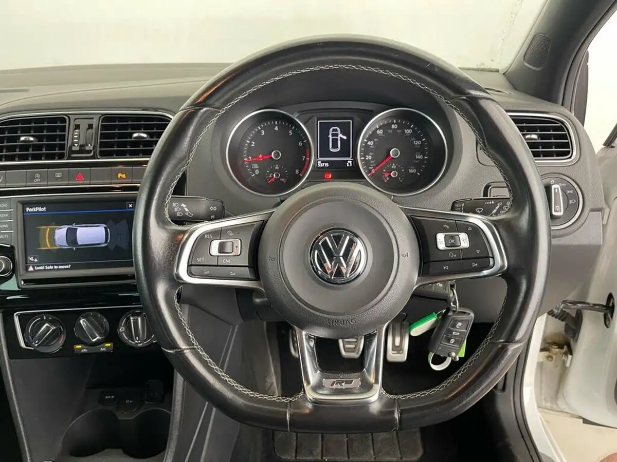2016-volkswagen-polo-12-tsi-r-line-3d-big-11