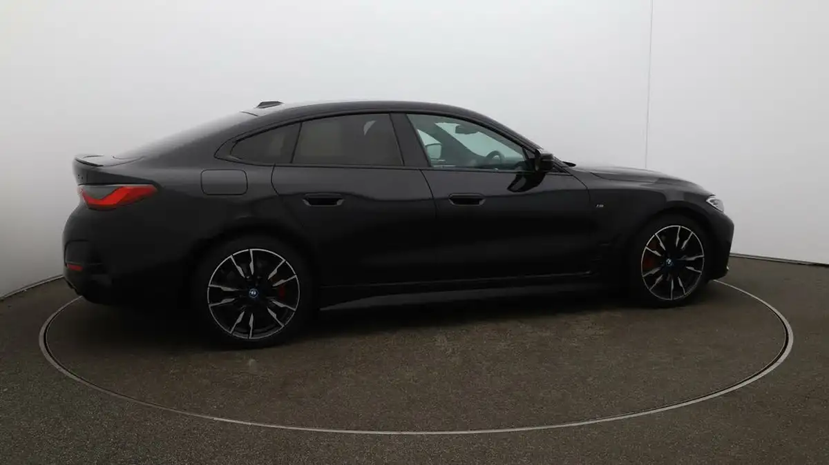 2022-bmw-i4-e-m50-big-51