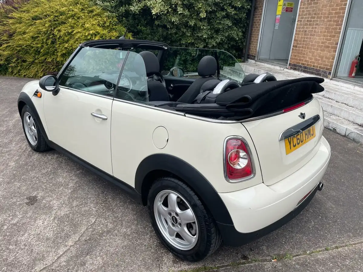 2010-mini-cooper-16-one-98bhp-convertible-2d-big-9
