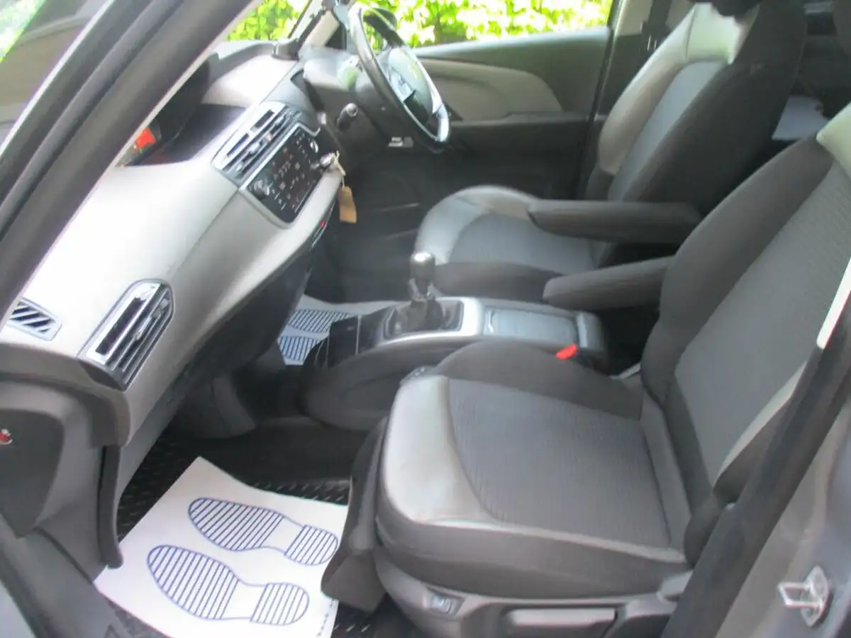 2018-citroen-c4-picasso-12-puretech-flair-big-30