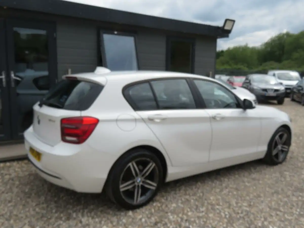 2014-bmw-1-series-20td-116d-sport-116bhp-ss-sports-hatch-5d-big-26