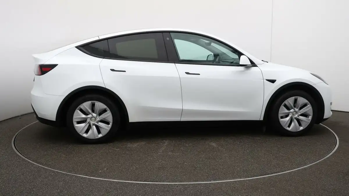 2023-tesla-model-y-e-rwd-big-54