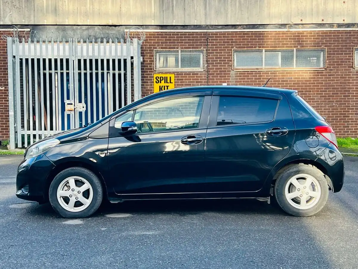 2013-toyota-yaris-133-tr-5d-m-drive-s-big-10
