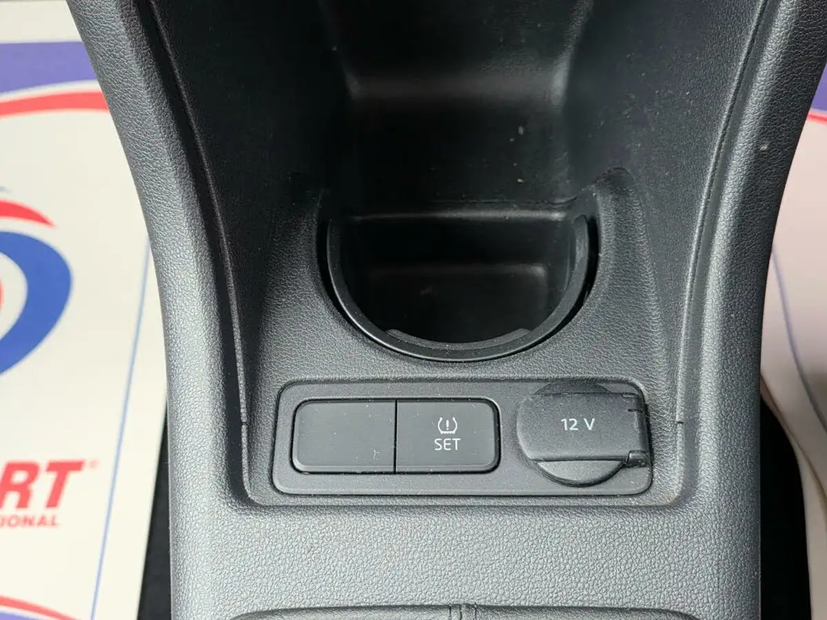 2014-volkswagen-up-10-move-up-59bhp-3d-big-23
