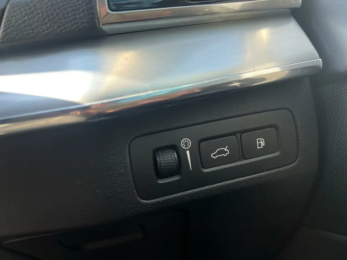 2017-volvo-xc90-20-t8-momentum-momentum-hybrid-auto-big-38
