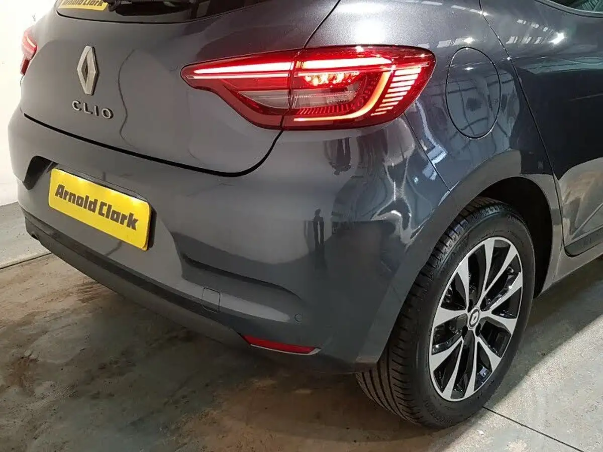 2021-renault-clio-10-tce-iconic-edition-big-18