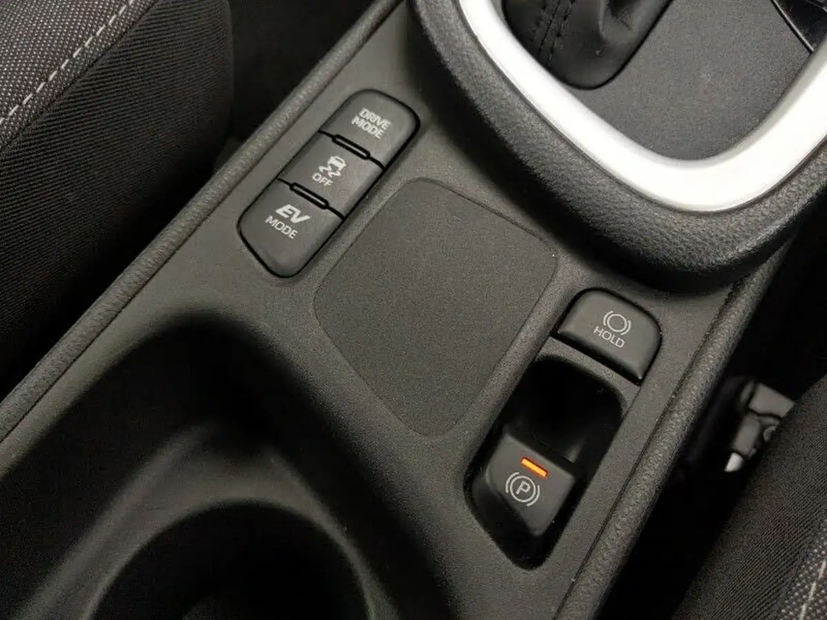 2022-toyota-yaris-15-vvt-i-design-big-12