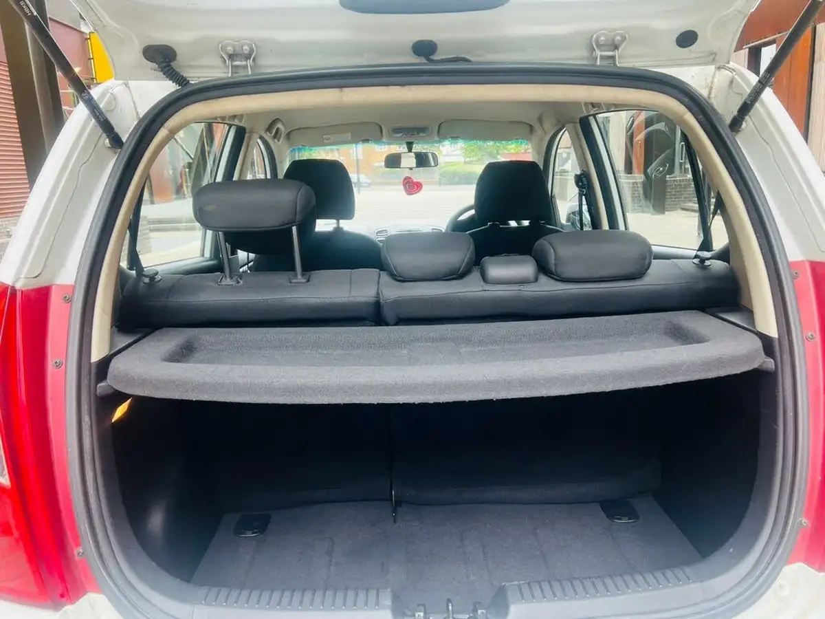 2012-hyundai-i10-12-classic-85bhp-big-17