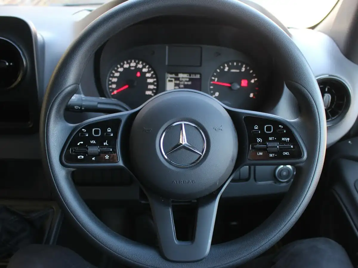 2024-mercedes-benz-sprinter-20cdi-315-l2h1-premium-big-41