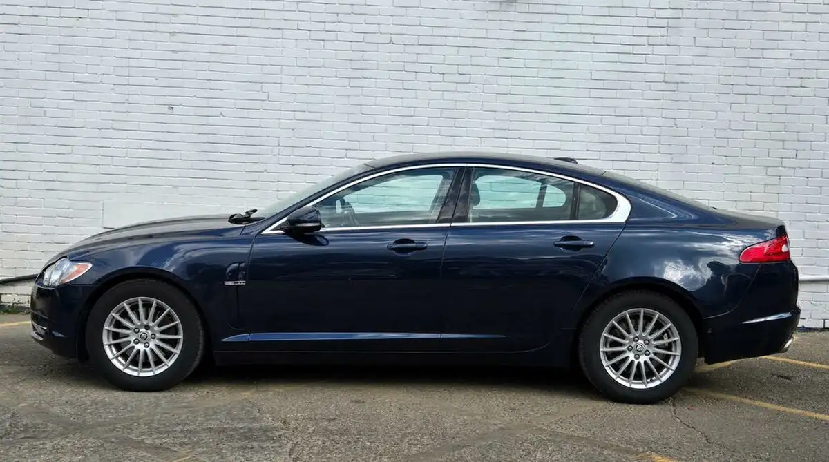 2010-jaguar-xf-30-luxury-big-7
