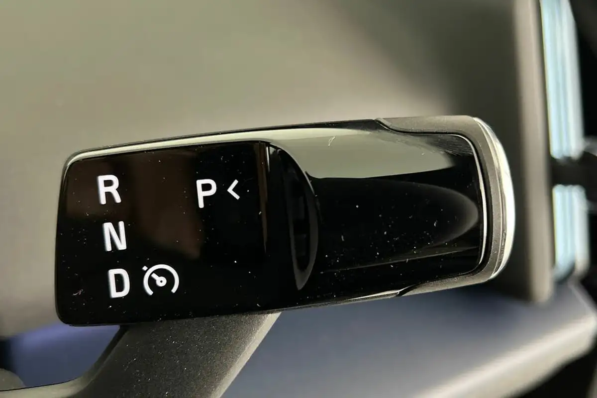 2024-volvo-ex30-e-single-motor-plus-extended-range-big-12
