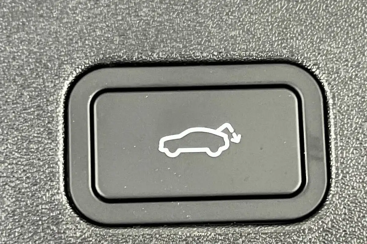 2024-volvo-ex30-e-single-motor-plus-extended-range-big-36