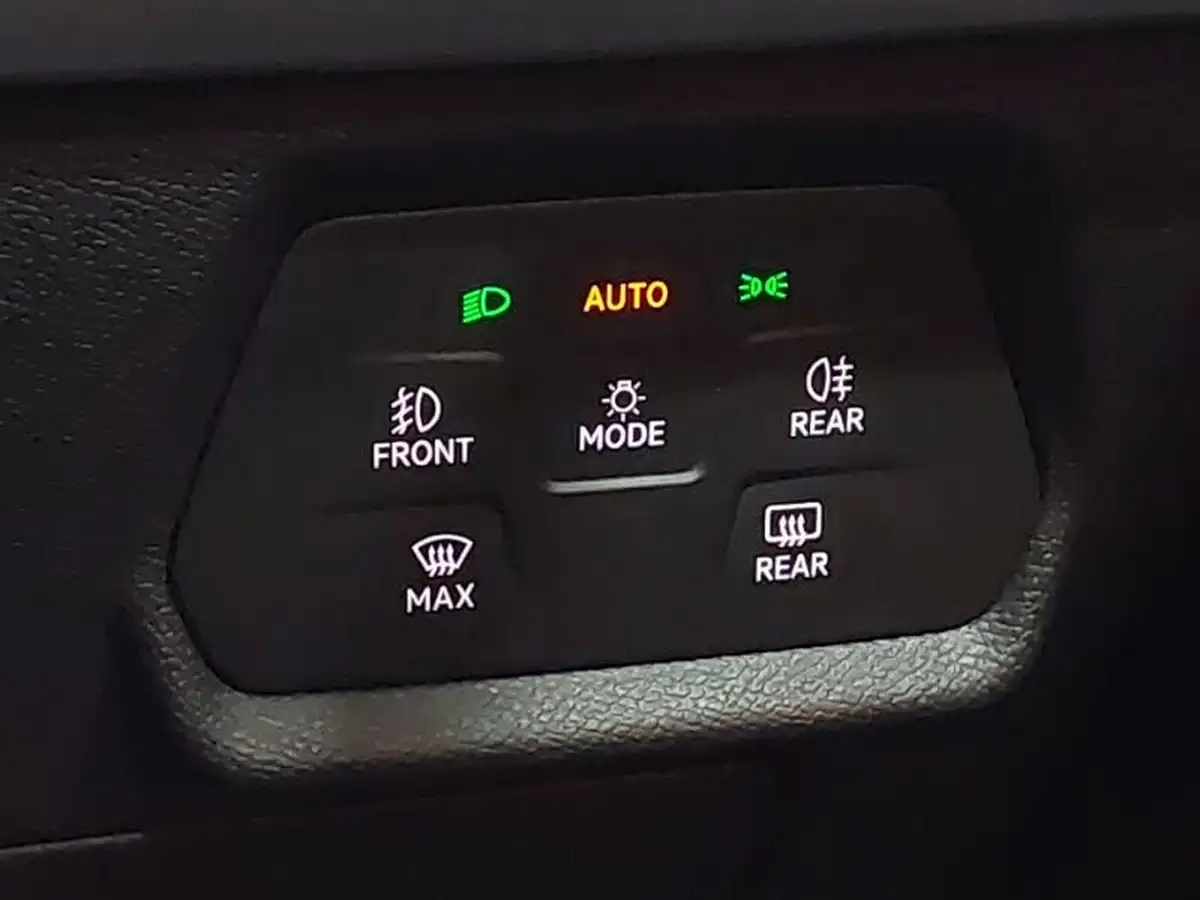 2020-seat-leon-15-etsi-fr-first-edition-hatchback-big-17