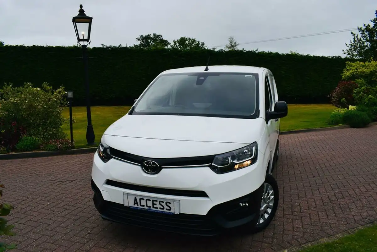 2022-toyota-proace-city-15d-icon-l2-big-0
