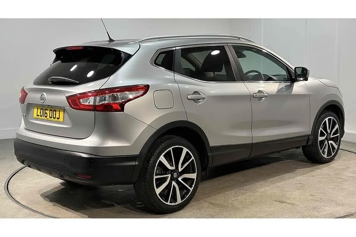 2016-nissan-qashqai-12-dig-t-tekna-xtronic-cvt-big-9