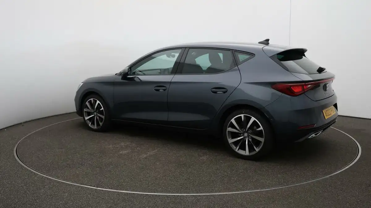 2022-seat-leon-big-36