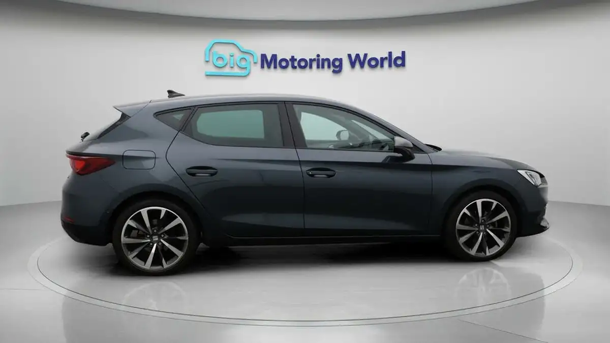 2022-seat-leon-big-8