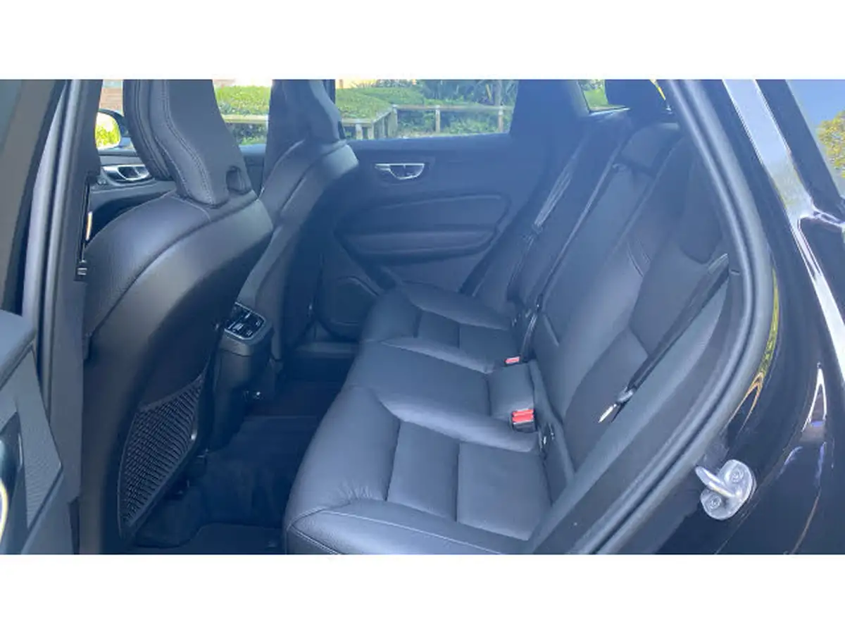2024-volvo-xc60-20-b5-plus-big-9