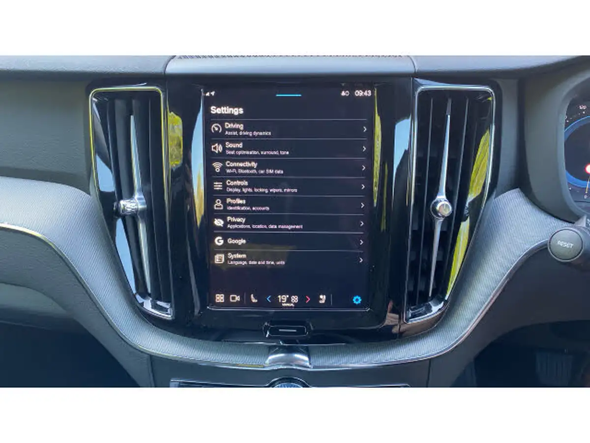 2024-volvo-xc60-20-b5-plus-big-33