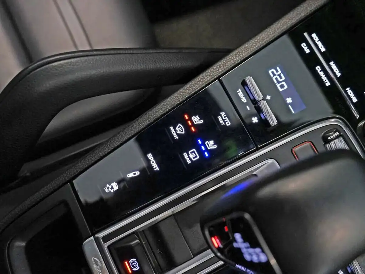 2019-porsche-cayenne-30-v6-coupe-big-18